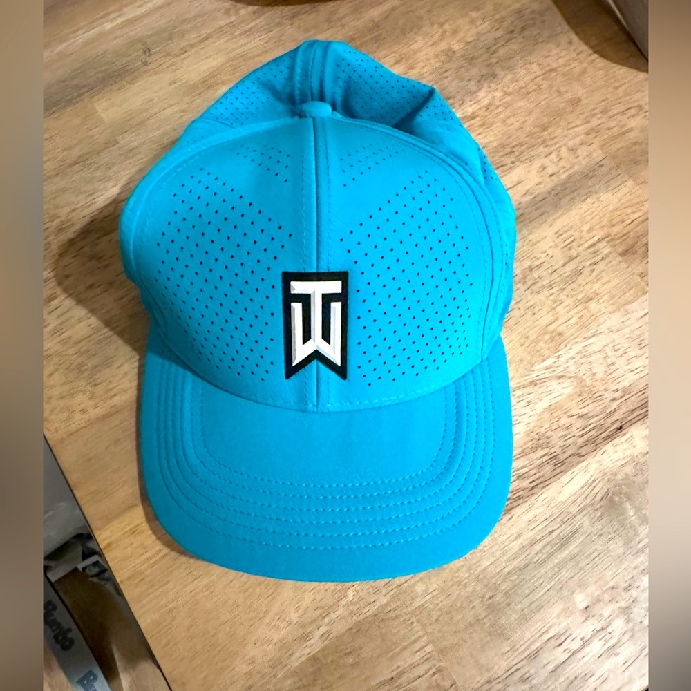 NIKE TIGER WOODS GOLF HAT